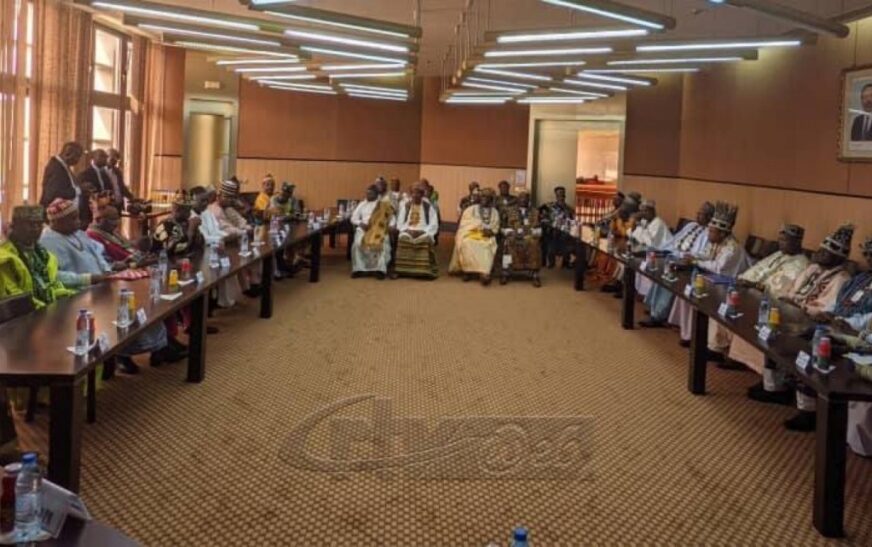 Chefferies, “apolitisme” et contrôle du politique : sortir de la neutralité de façade