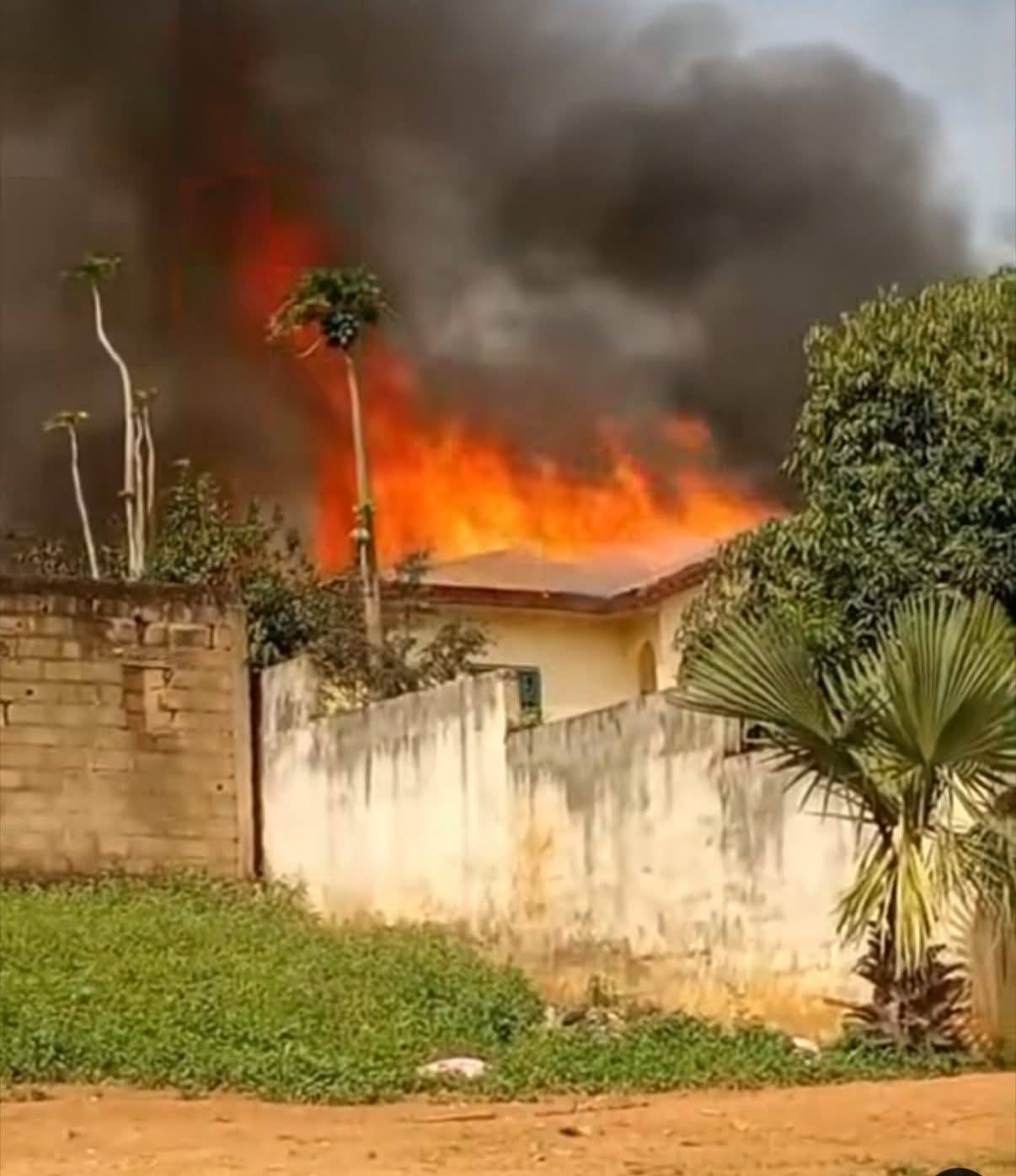  Le Cameroun à feu et à sang : une crise, des erreurs, et des leçons ignorées
