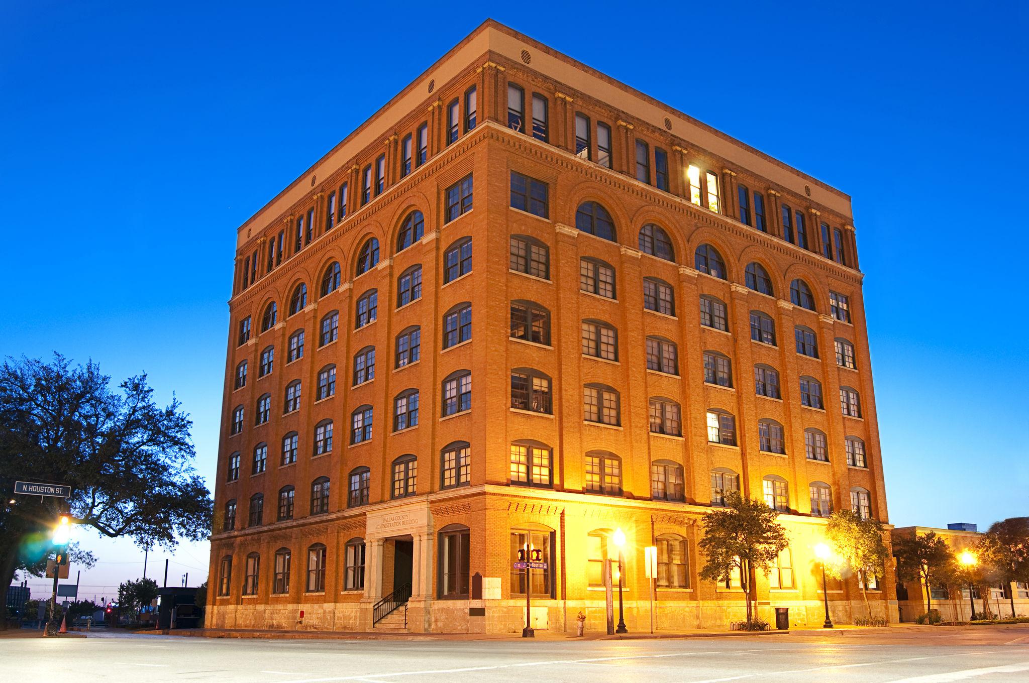 DANS L’OMBRE DE DEALEY PLAZA