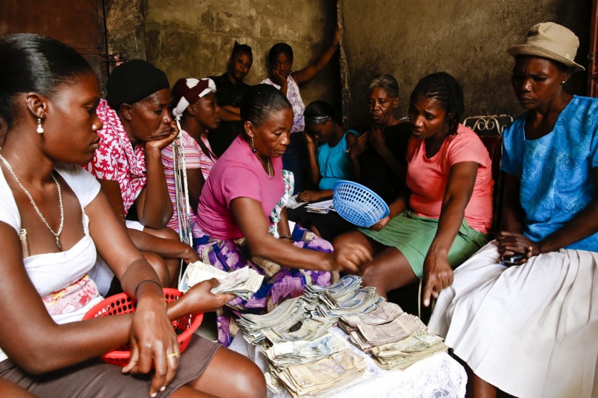 Économie, tontines et diaspora : la résilience bamiléké à l&rsquo;heure de la mondialisation